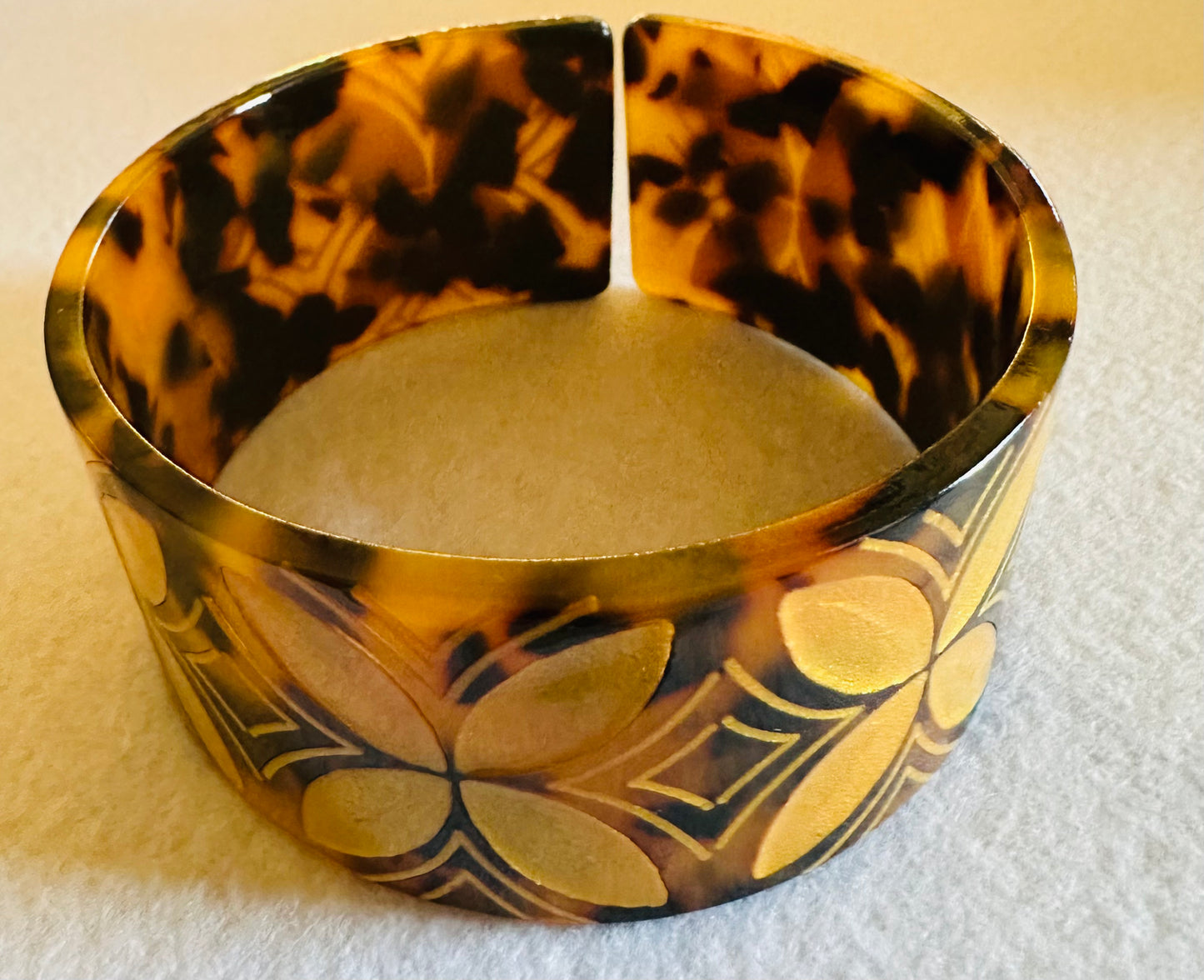 Heilala Kupesi Turtle Shell Bracelet