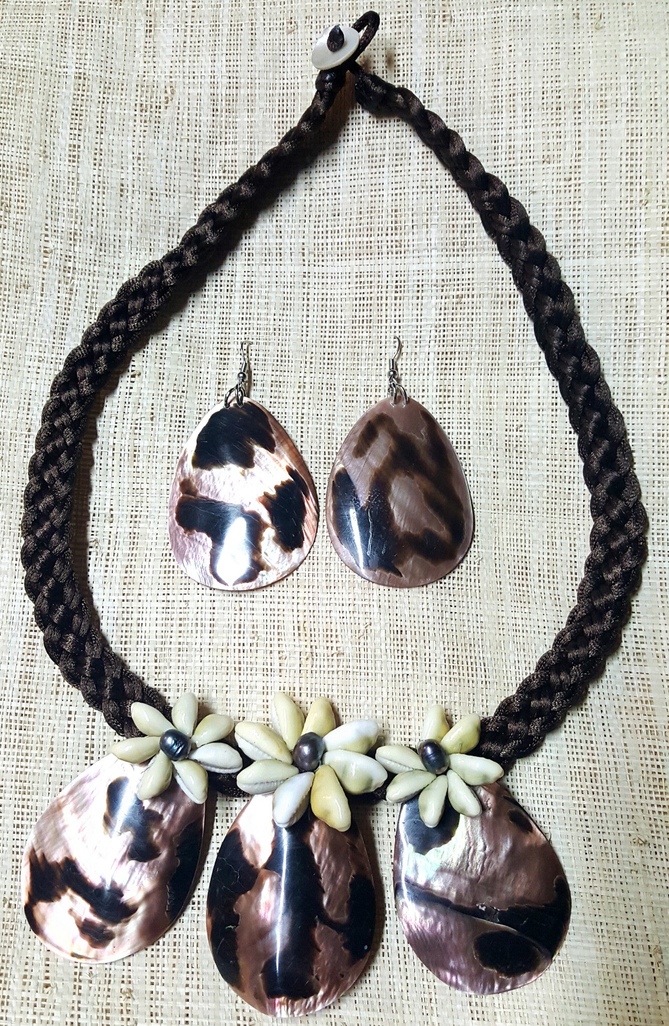 TEARDROP BROWNLIP MOTHER OF PEARL SET