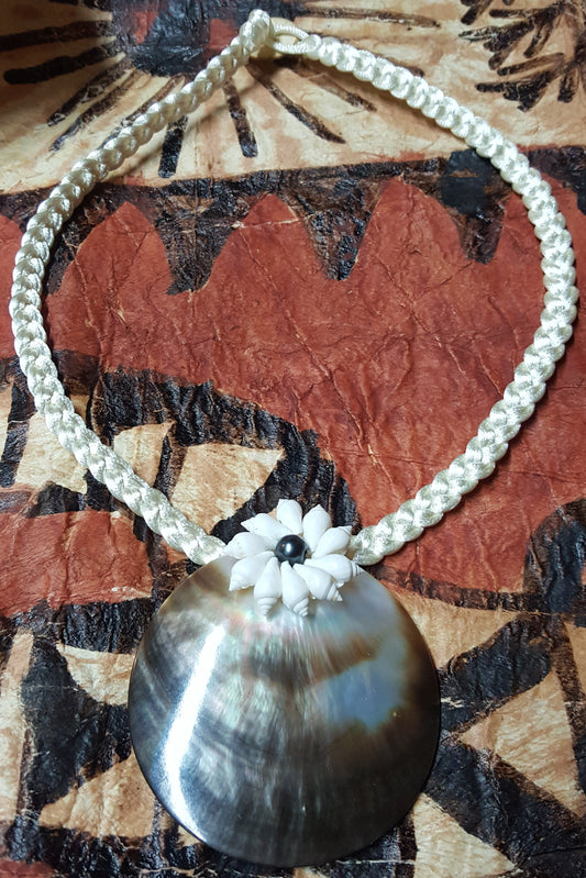 Mother of pearl Necklace