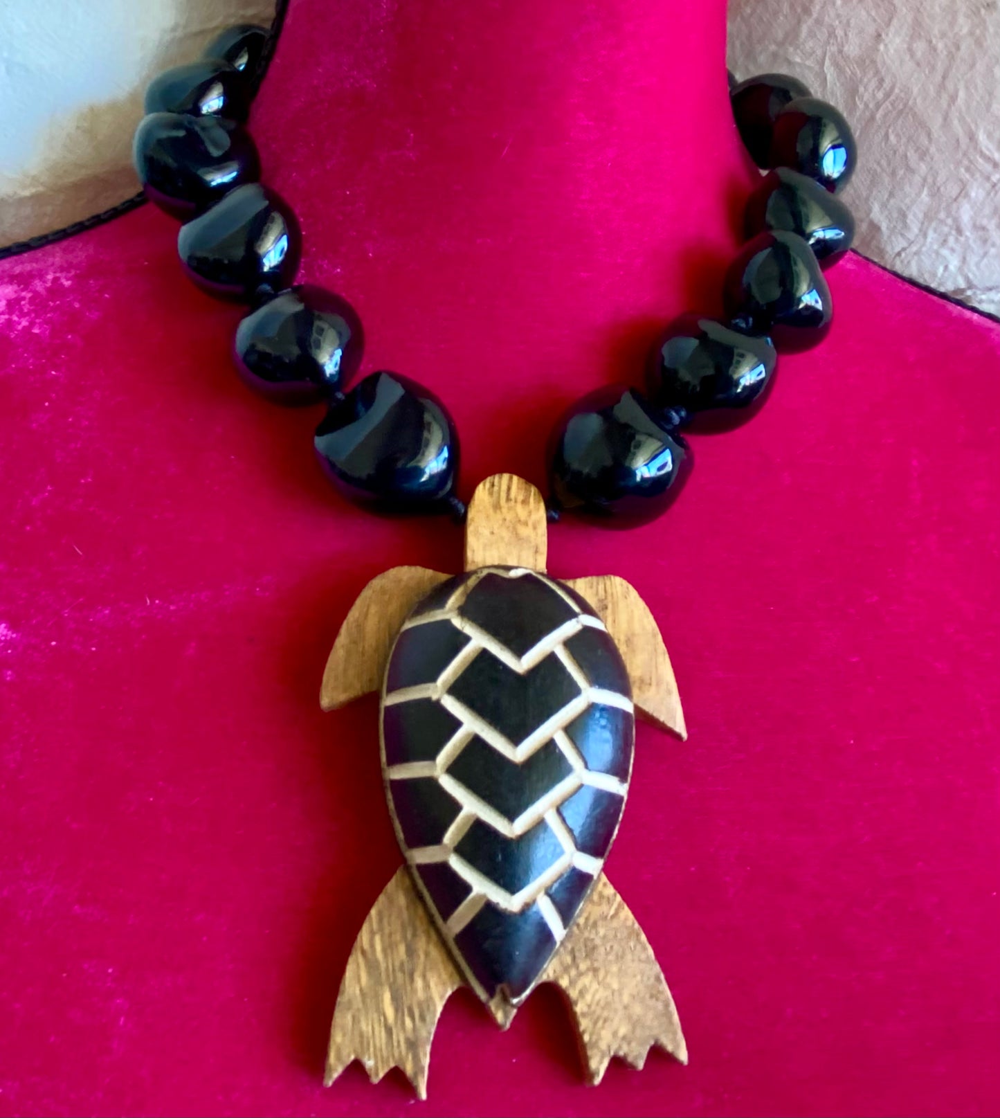 TURTLE KUKUI NUT NECKLACE